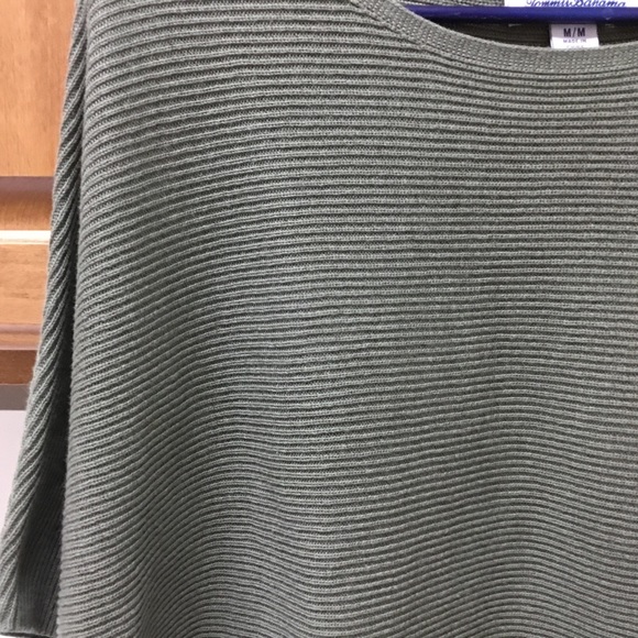 Tommy Bahama green Bonita Dolman Sleeve Pullover / EUC - Picture 4 of 10